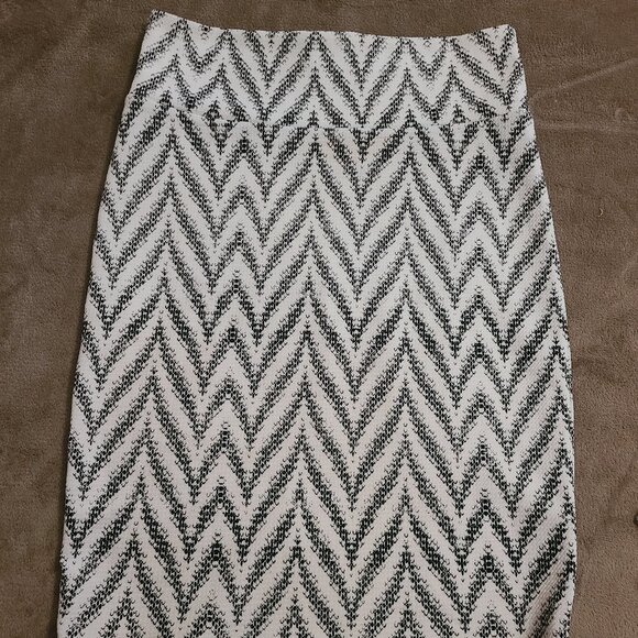 Lularoe Cassie black and white chevron pencil skirt EUC M - Picture 1 of 4